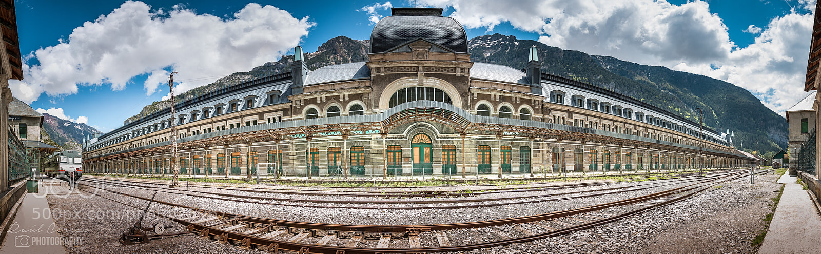 Canon EOS 70D sample photo. Estación de canfranc  photography