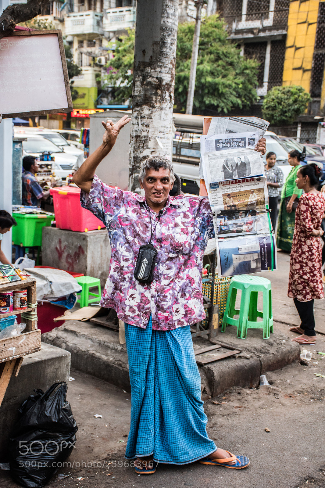 Nikon D5500 sample photo. The newspaper man photography