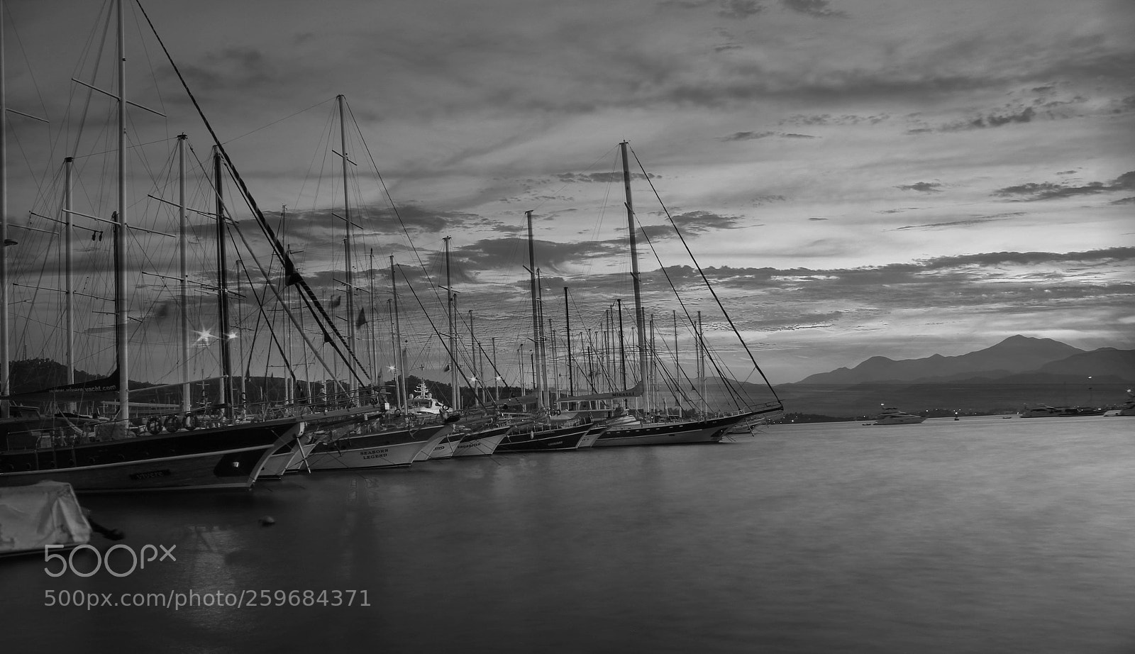 Canon EOS 550D (EOS Rebel T2i / EOS Kiss X4) sample photo. Fethiye harbor b&w photography