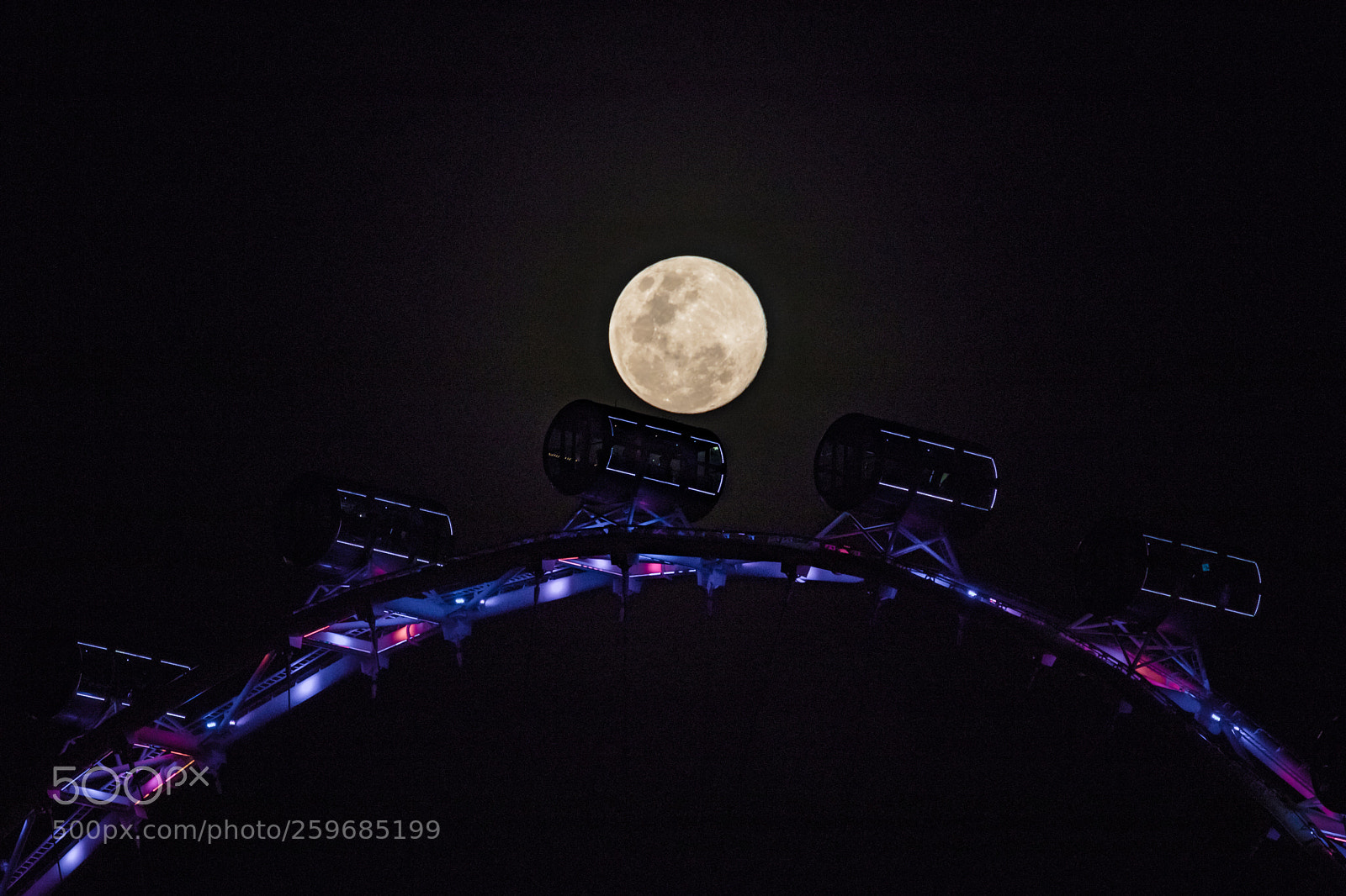 Canon EOS 80D sample photo. Moon upon the flyer photography