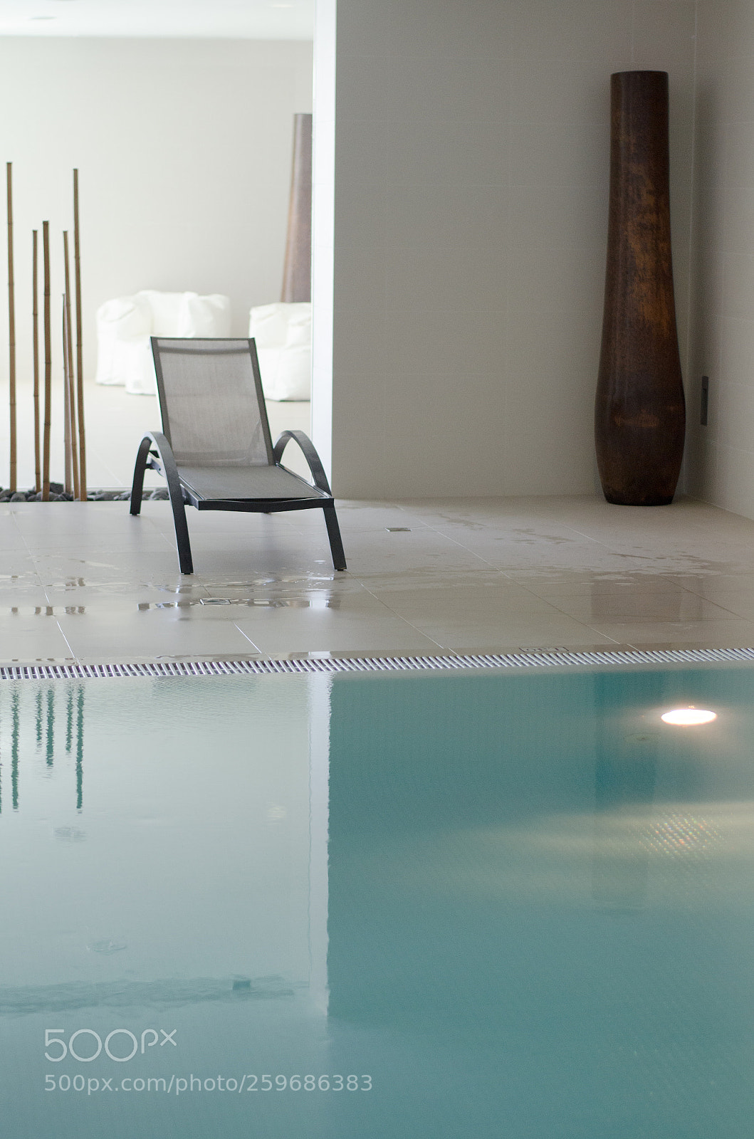 Nikon D5100 sample photo. Piscine intérieure photography