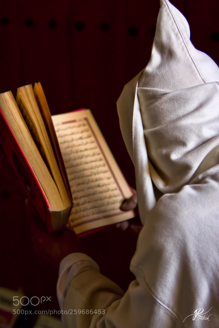 Canon EOS 40D sample photo. Reading in the medina photography