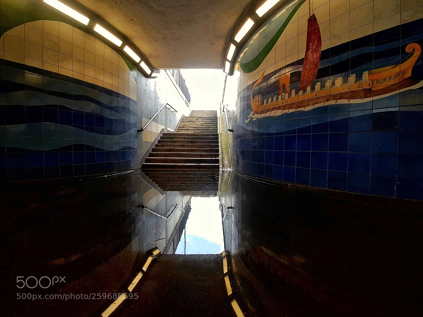 Samsung Galaxy S7 sample photo. Subway flood photography