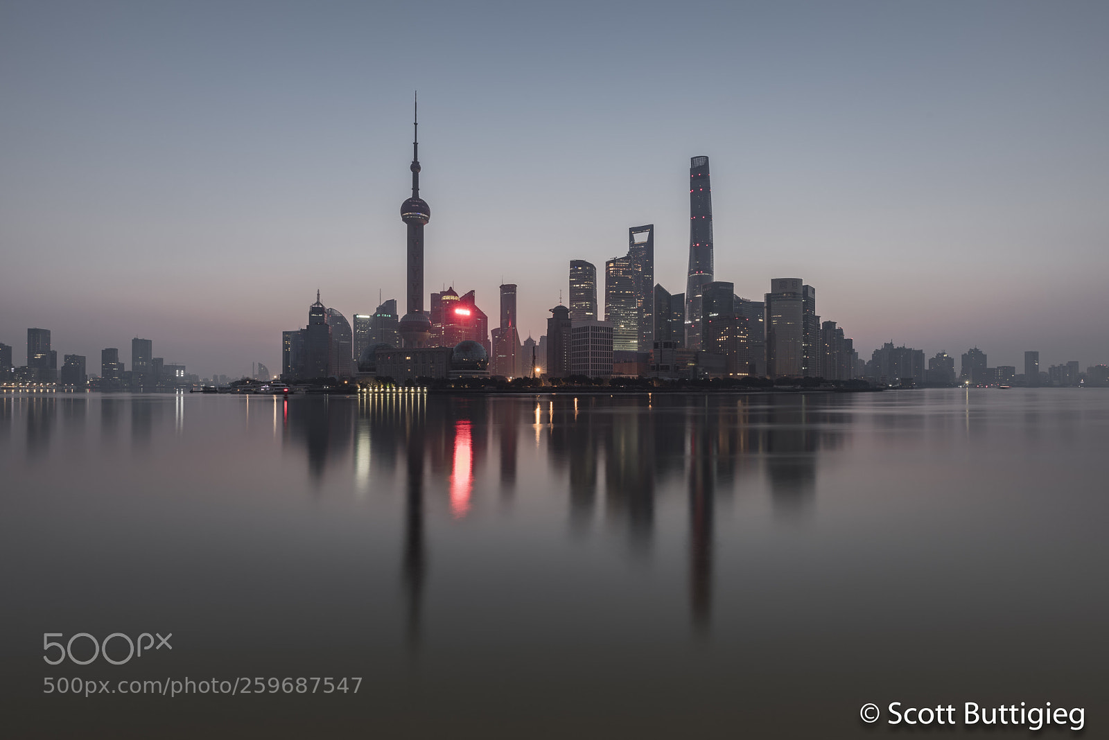 Canon EOS 5D Mark IV sample photo. Dawn on the bund  photography