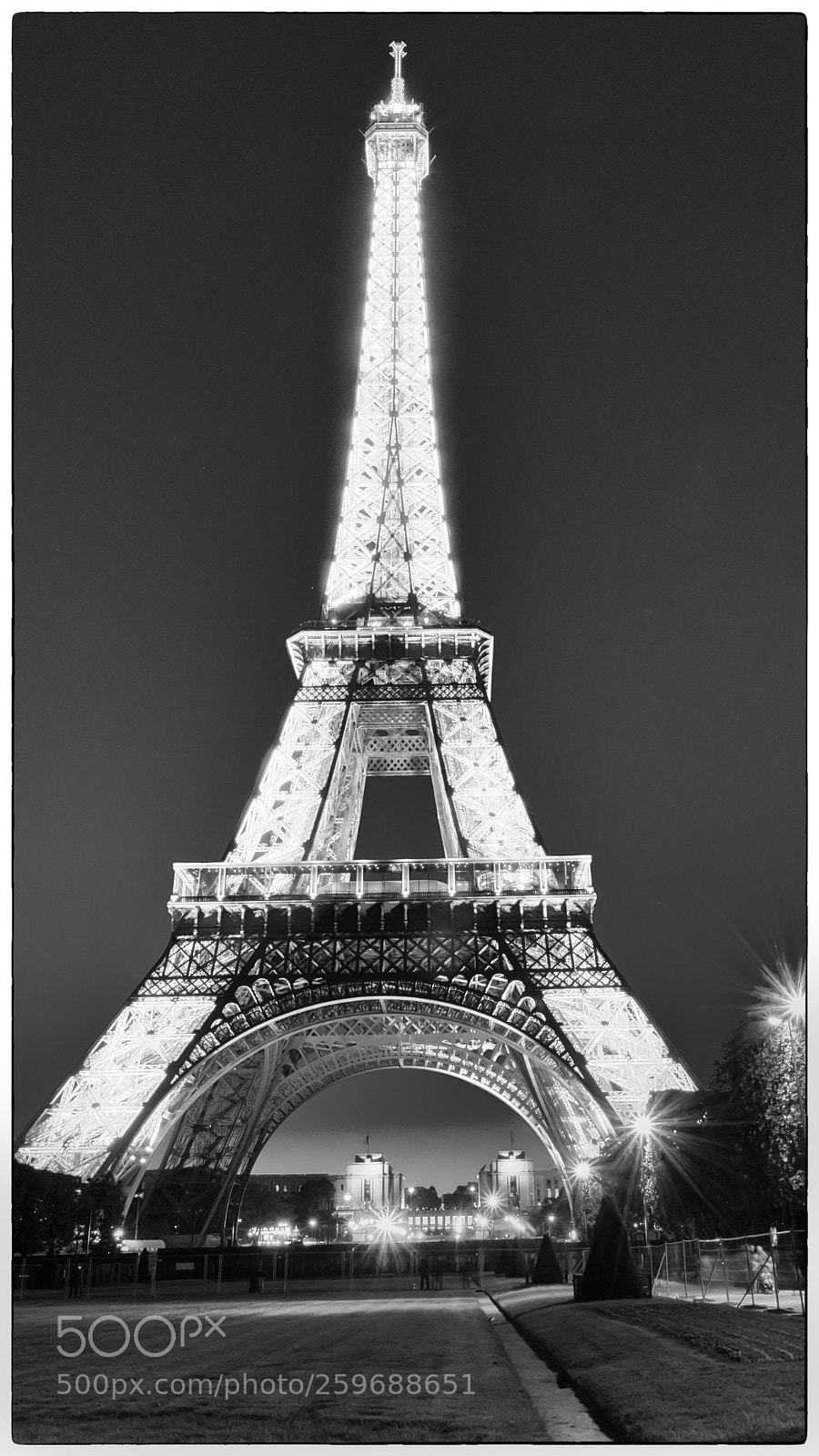 Canon EOS 650D (EOS Rebel T4i / EOS Kiss X6i) sample photo. Eiffel tower - black photography