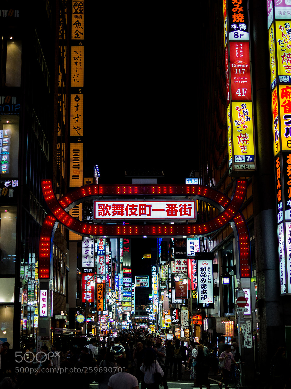 Olympus OM-D E-M10 II sample photo. Night street in tokyo photography