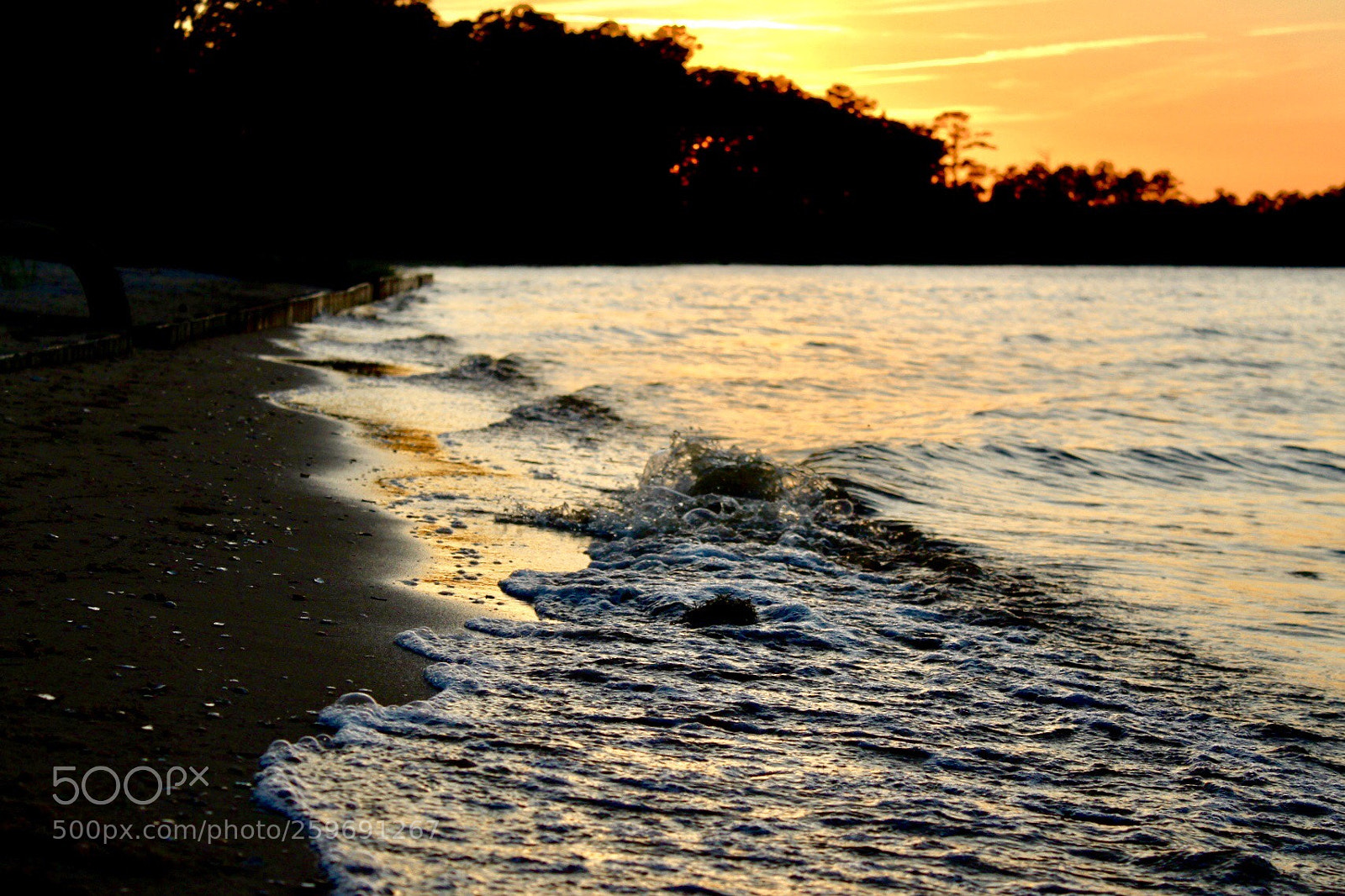 Canon EOS 1300D (EOS Rebel T6 / EOS Kiss X80) sample photo. Waves collide photography
