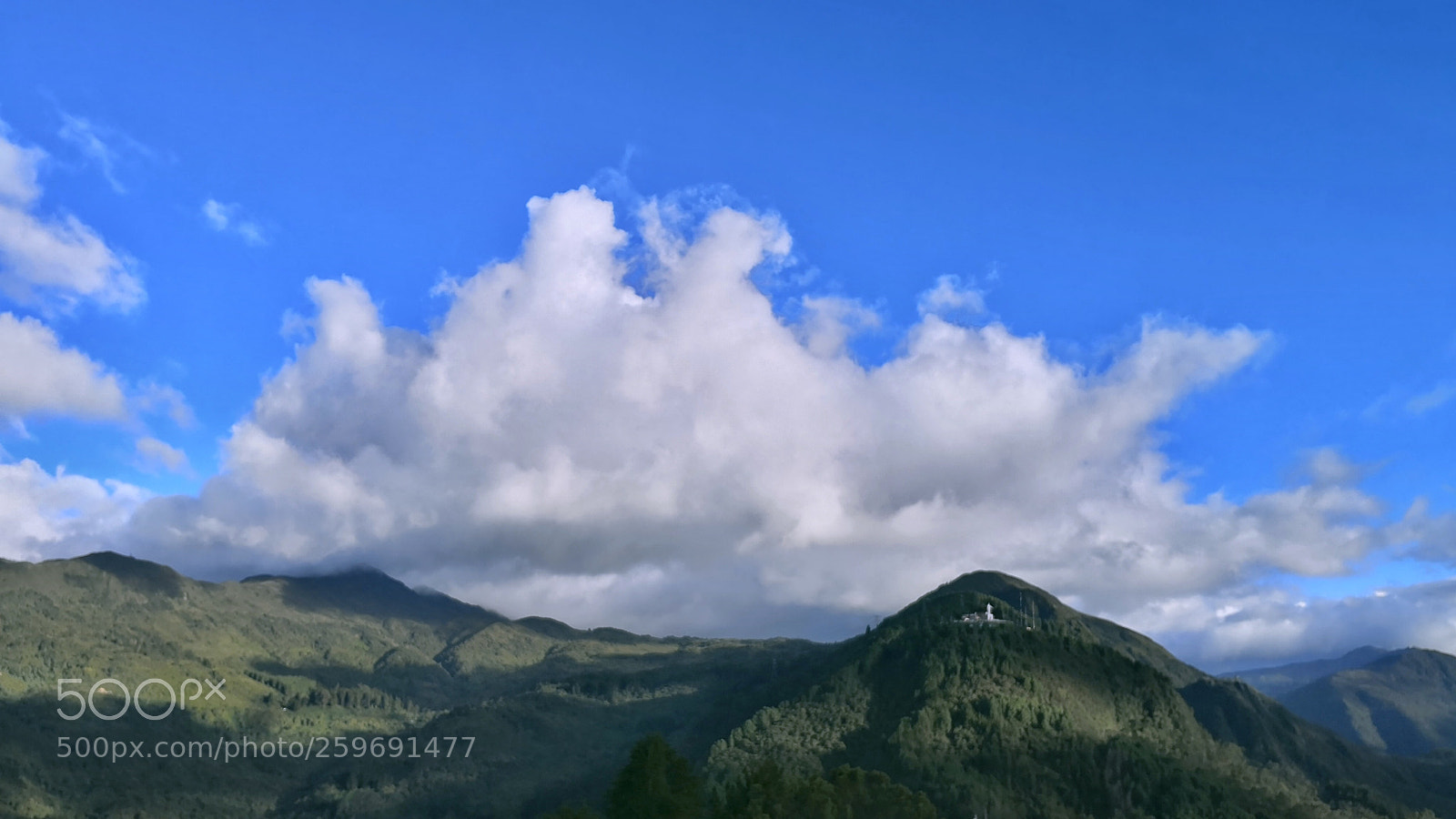 HUAWEI Mate 10 Pro sample photo. Hill and cloud photography