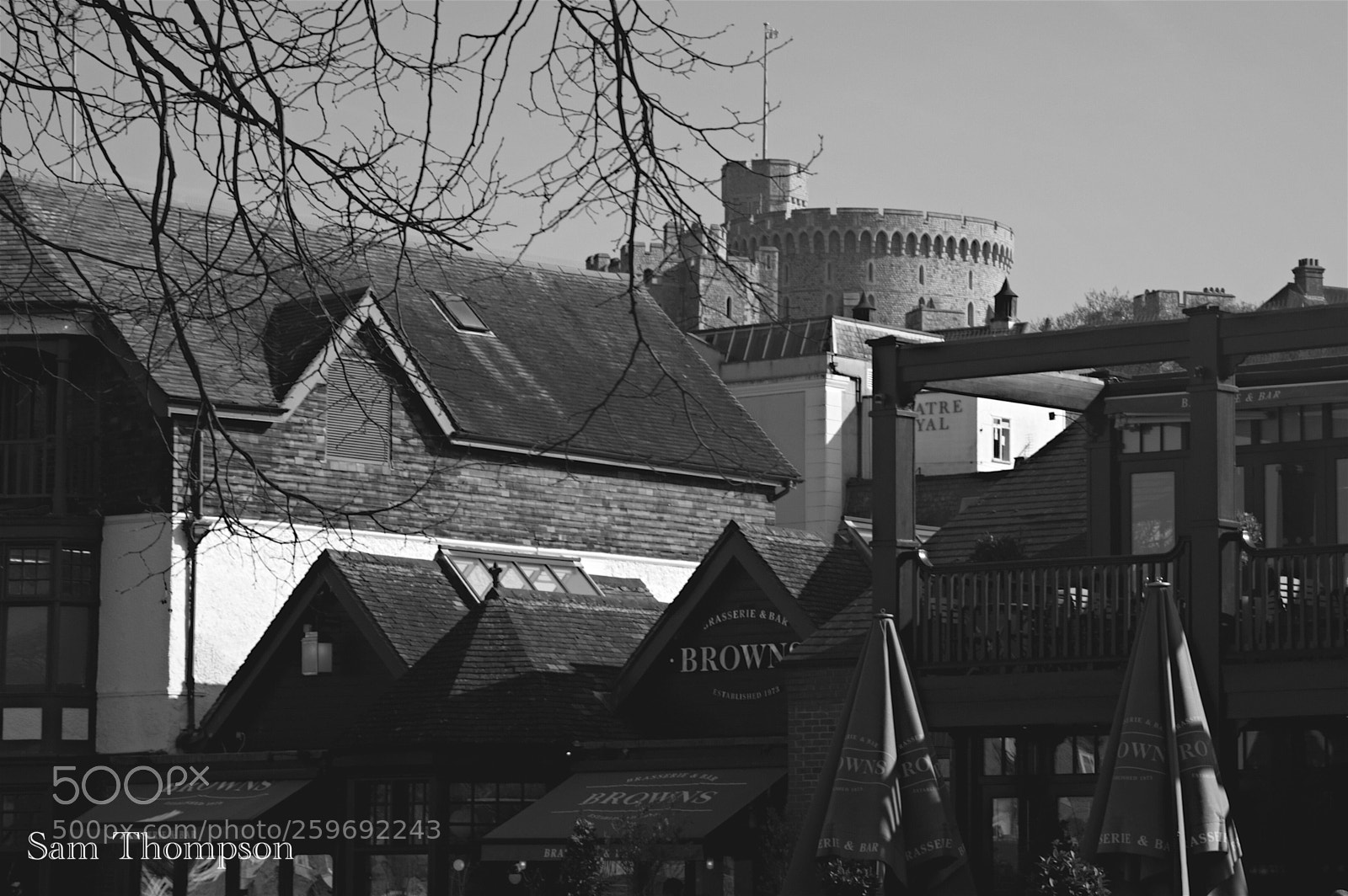 Nikon D3200 sample photo. Windsor castle street view photography