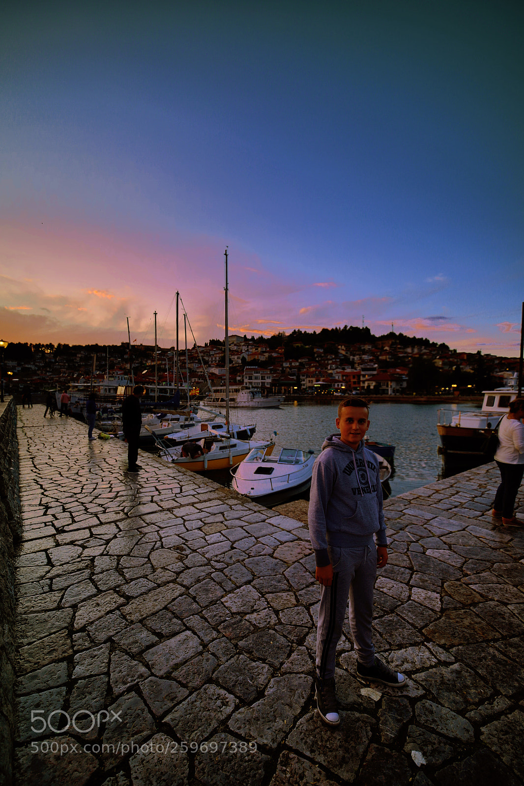 Canon EOS 6D Mark II sample photo. A kid at a photography