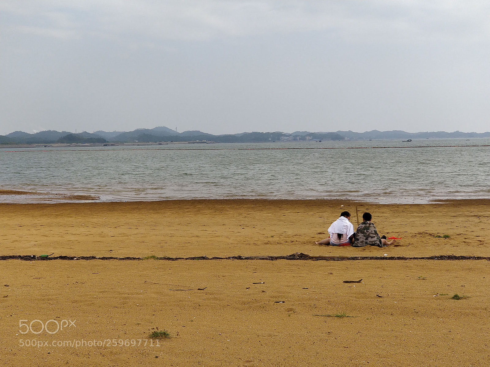 OnePlus 5 sample photo. Lovers on seabeach photography
