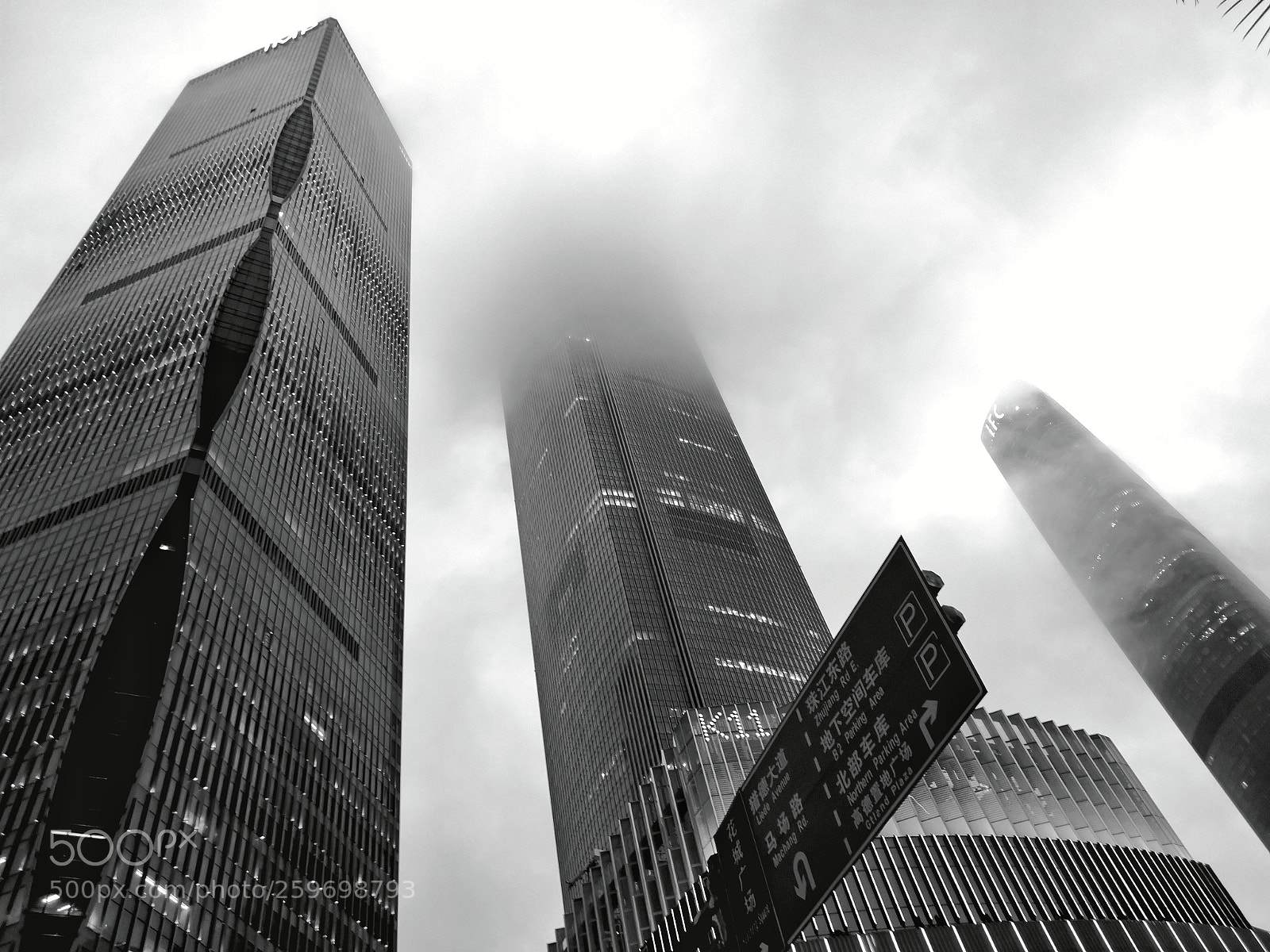 HUAWEI Mate 10 Pro sample photo. Building in rain photography