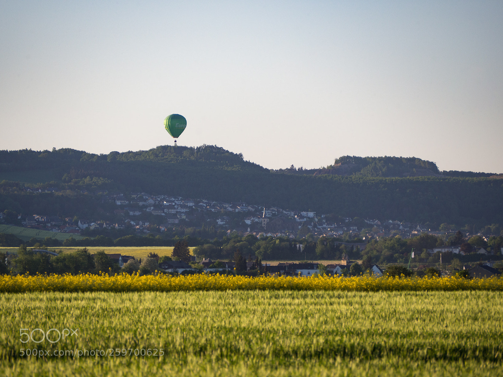 Olympus OM-D E-M10 II sample photo. Nickenich balloonscape photography