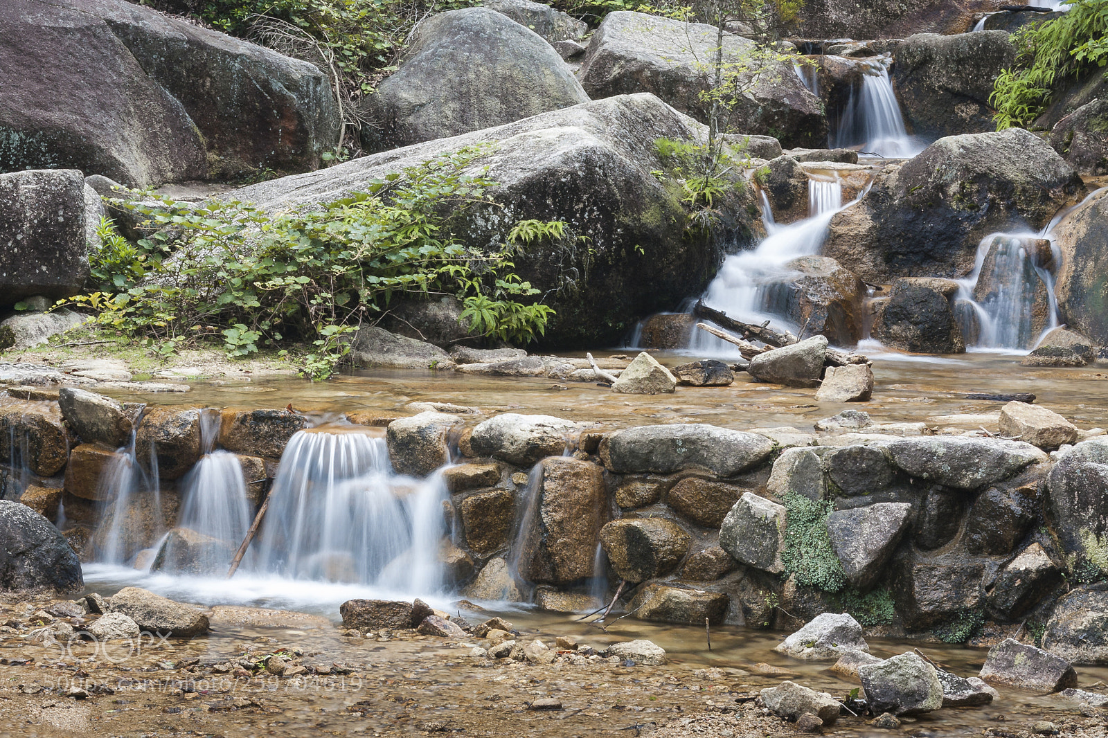 Canon EOS 450D (EOS Rebel XSi / EOS Kiss X2) sample photo. Waterfall at miyajima photography
