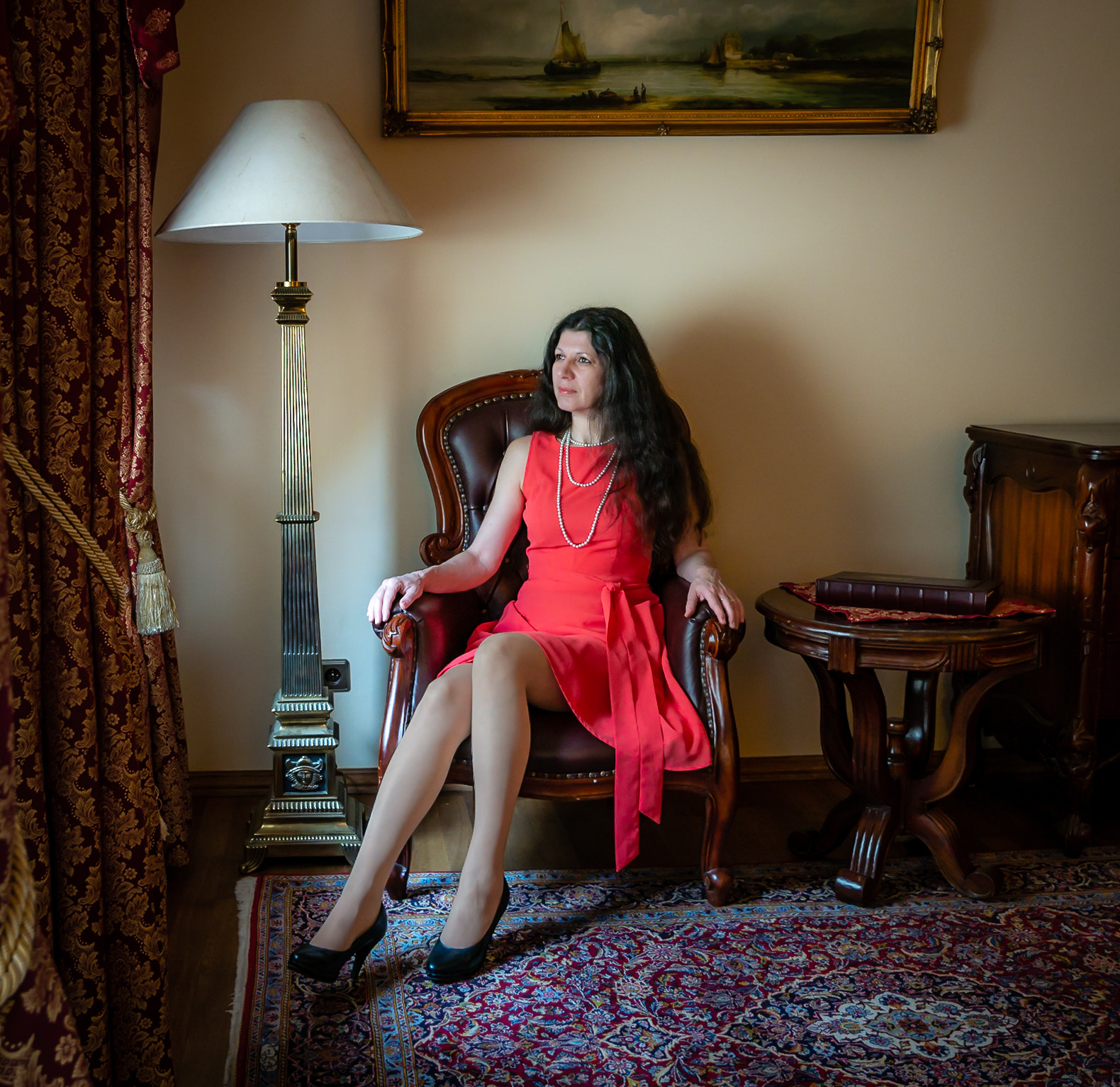 Panasonic Lumix DMC-G85 (Lumix DMC-G80) sample photo. Lady in armchair photography