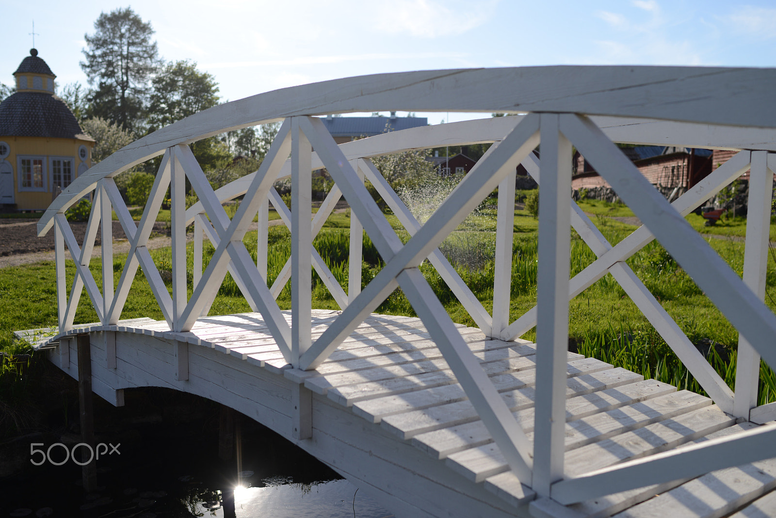 Nikon AF-S Nikkor 28mm F1.8G sample photo. Bridge over water in the garden photography