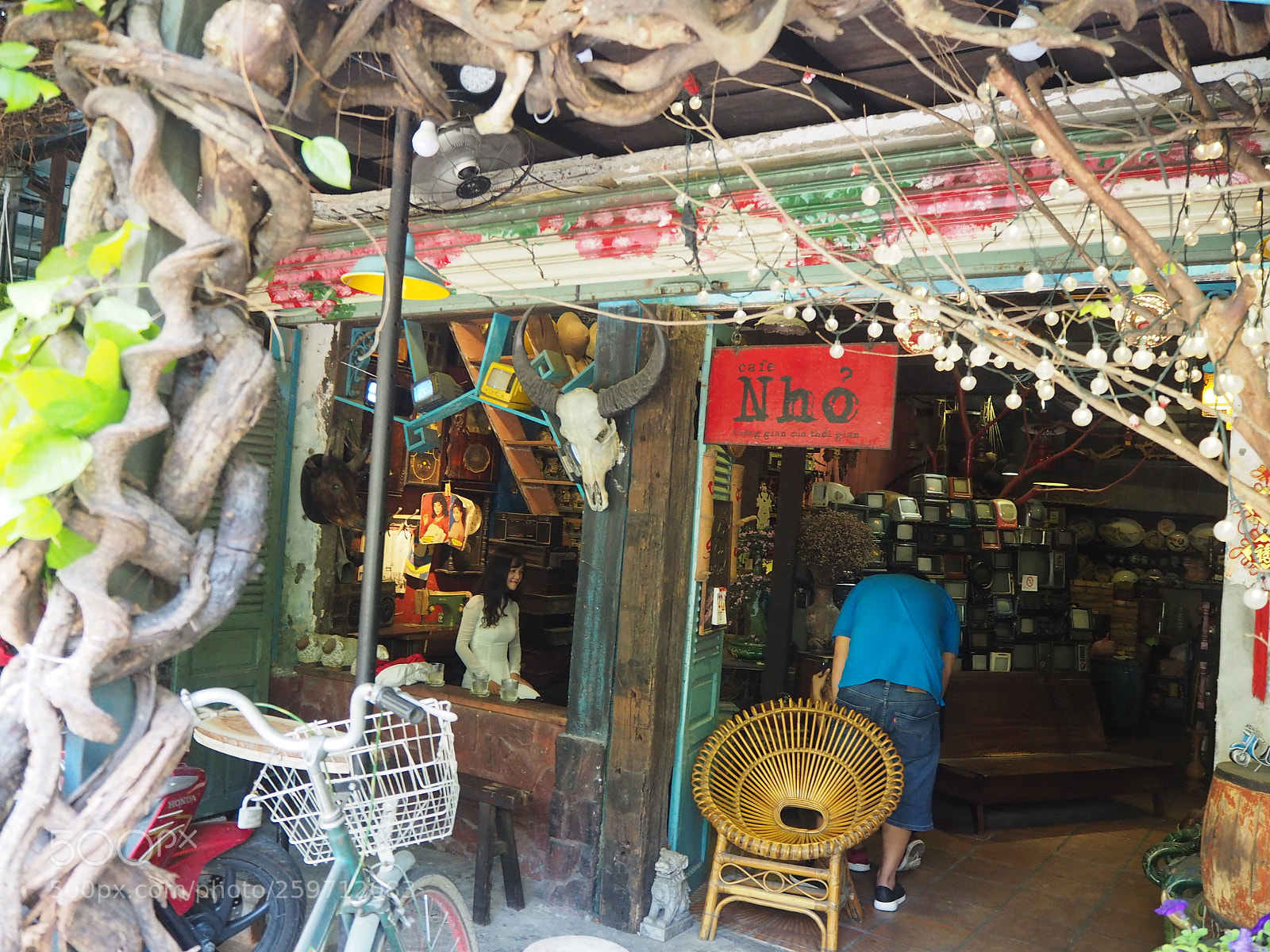 Olympus OM-D E-M10 II sample photo. Nh coffee, saigon photography
