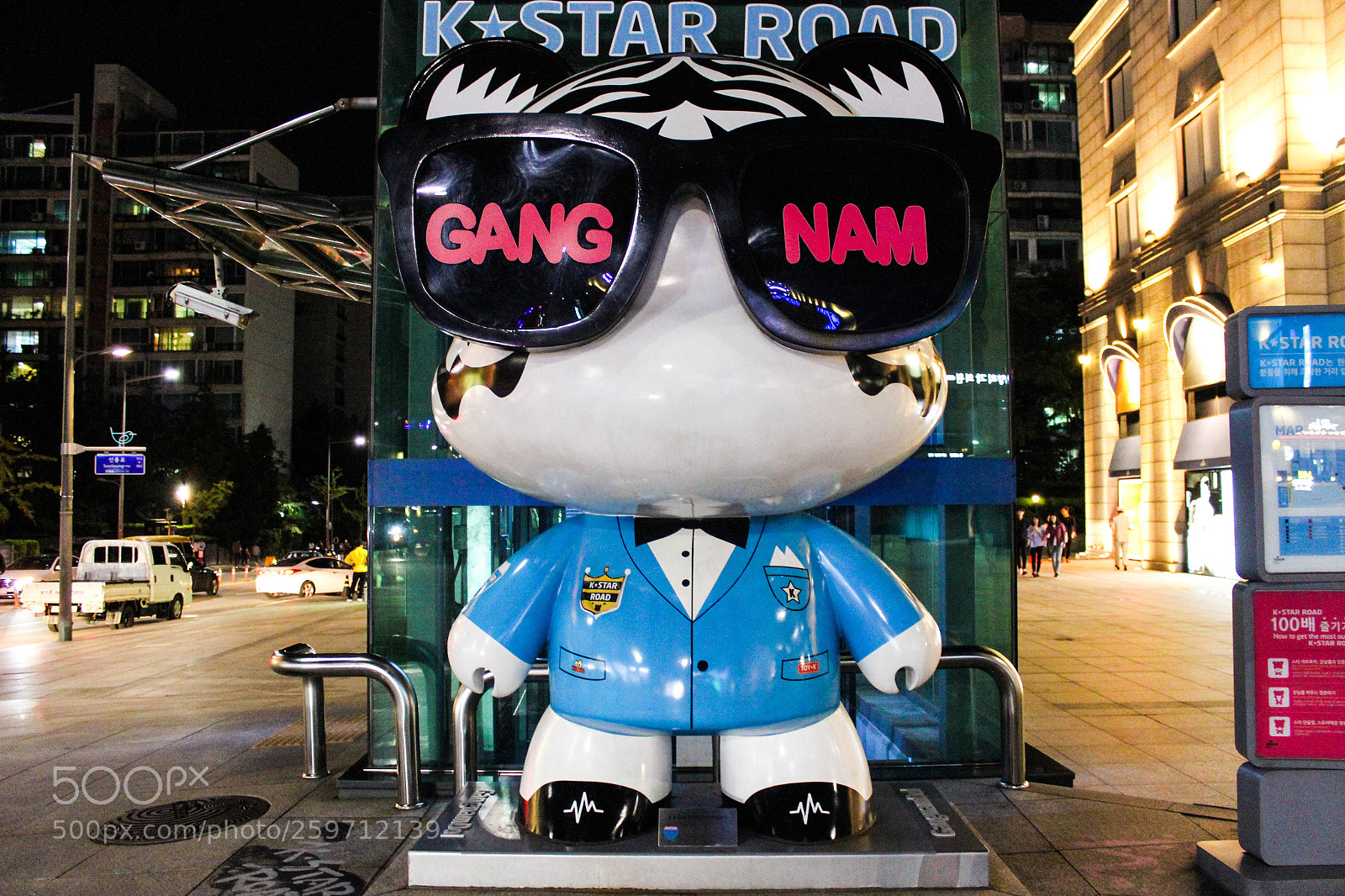 Canon EOS 600D (Rebel EOS T3i / EOS Kiss X5) sample photo. Gangnam sculpture photography