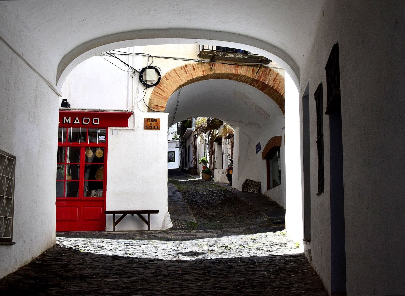 Nikon D5300 sample photo. Ruelle de cadaques (catalogne) photography