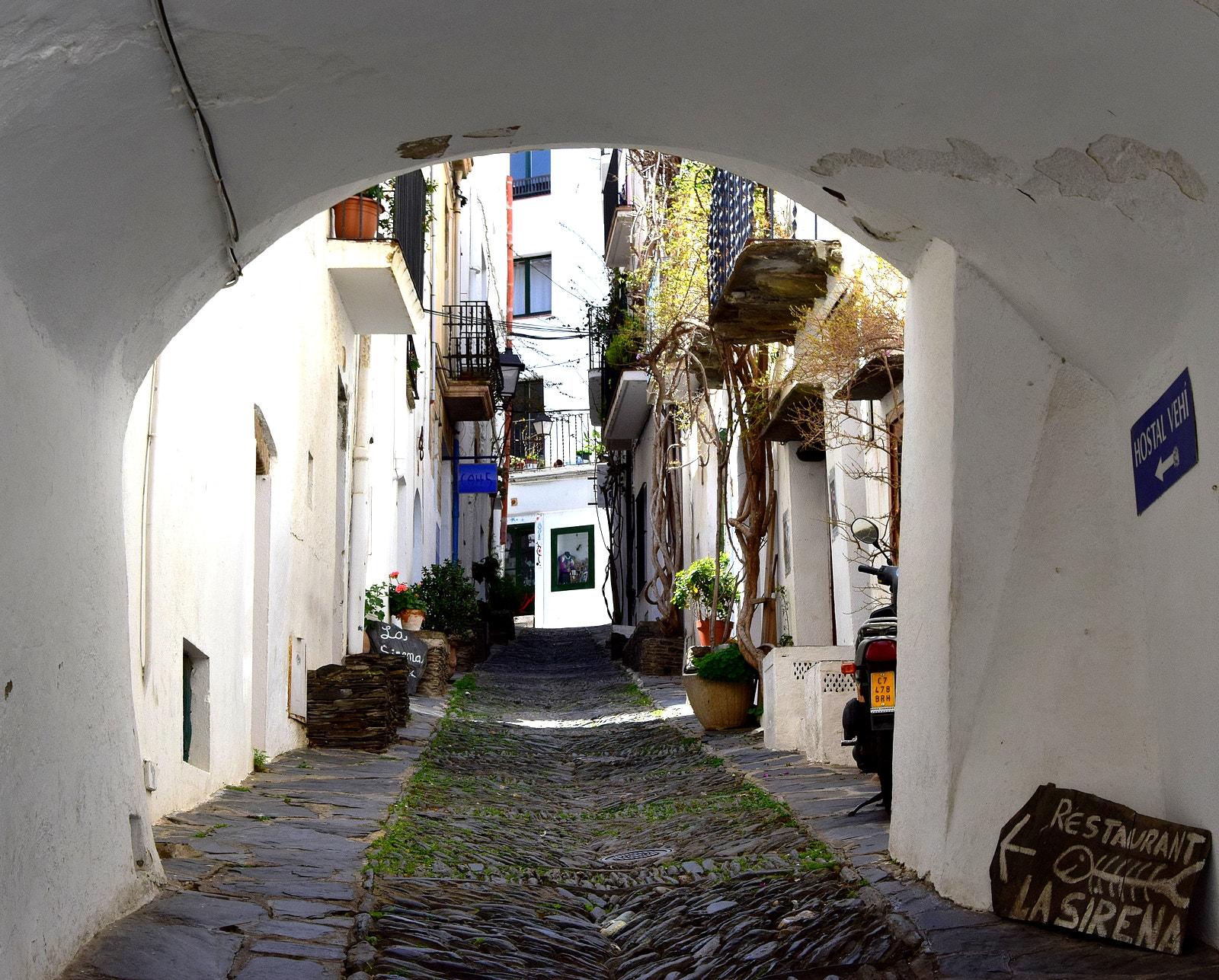 Nikon D5300 sample photo. Ruelle de cadaques (catalogne) photography