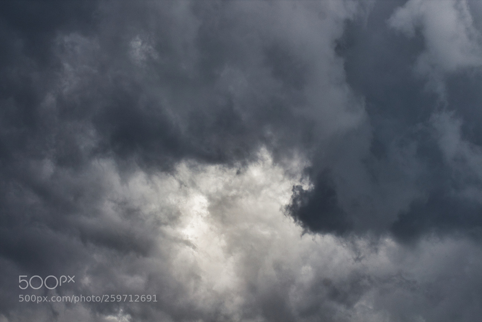 Canon EOS 700D (EOS Rebel T5i / EOS Kiss X7i) sample photo. Wolken ueber weilerbach photography