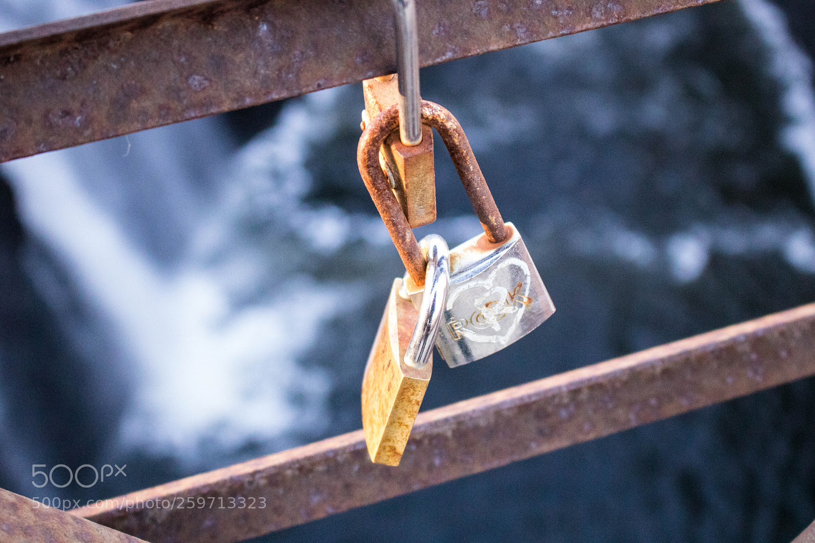 Canon EOS 750D (EOS Rebel T6i / EOS Kiss X8i) sample photo. Locking love at paterson photography