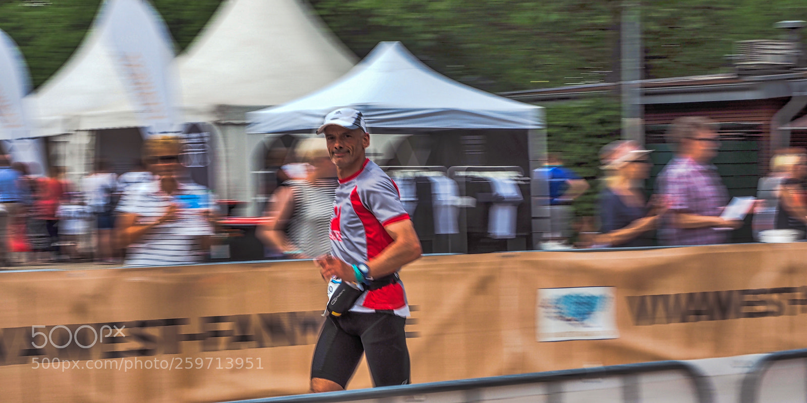 Olympus OM-D E-M1 Mark II sample photo. The runner photography