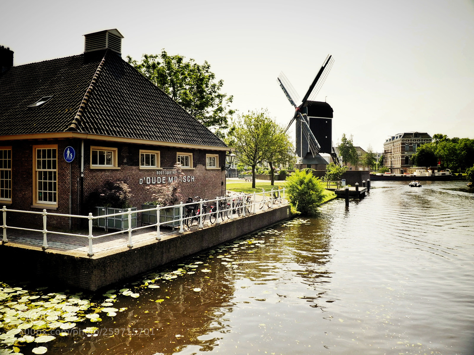 Olympus OM-D E-M1 sample photo. Leiden,  netherland photography