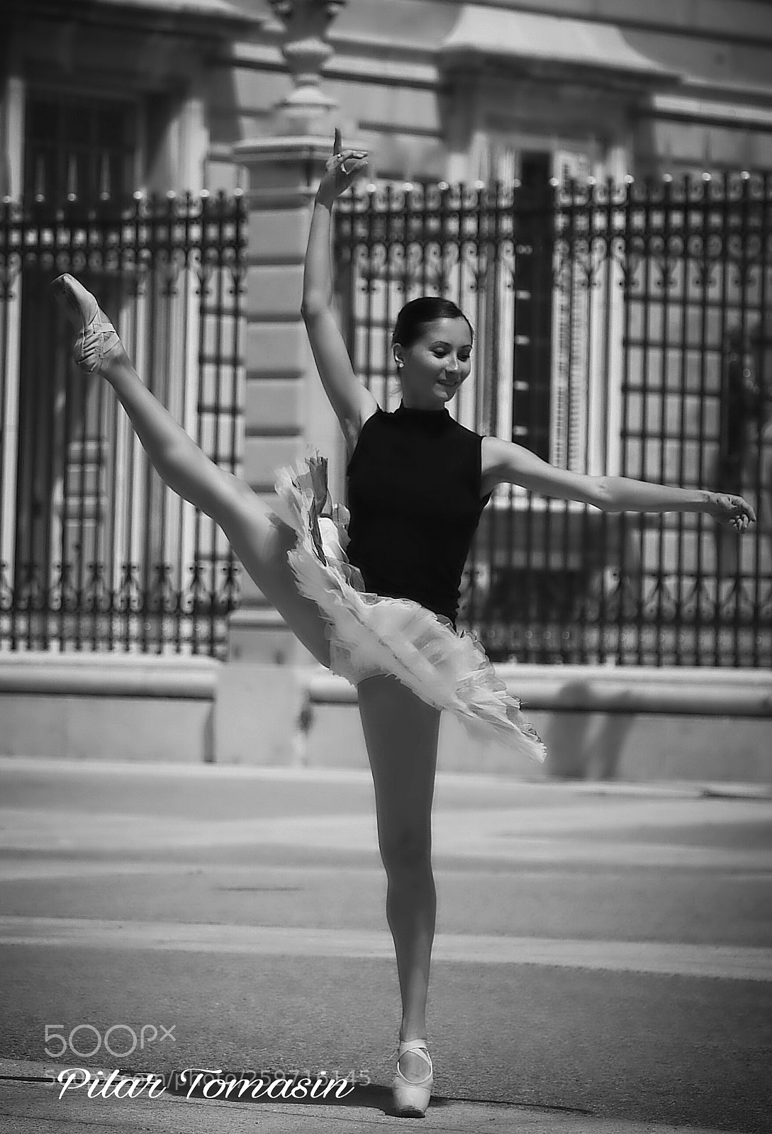 Canon EOS 70D sample photo. Dancing on the street photography