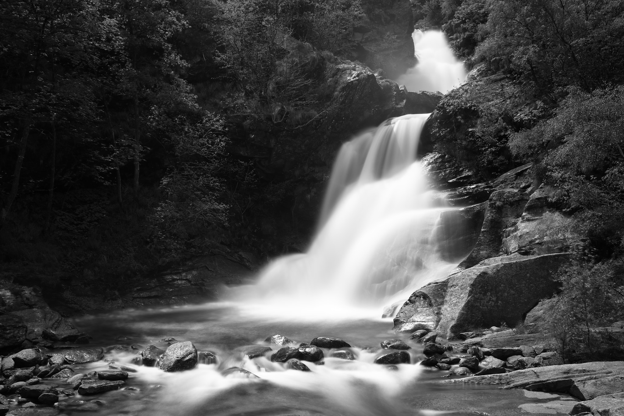 Canon EOS 5DS R sample photo. Waterfall in springtime photography