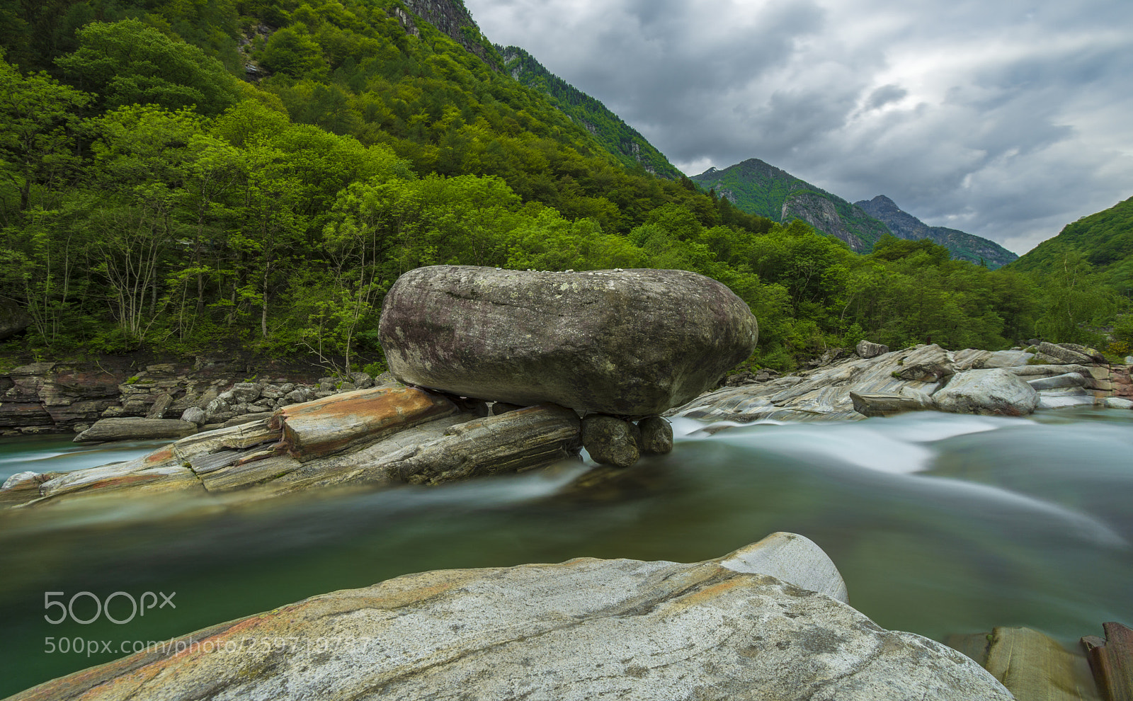 Nikon D7200 sample photo. Lavertezzo stream photography