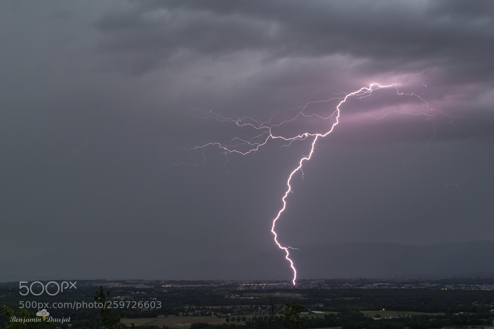 Canon EOS 600D (Rebel EOS T3i / EOS Kiss X5) sample photo. Lightning strike on geneva photography