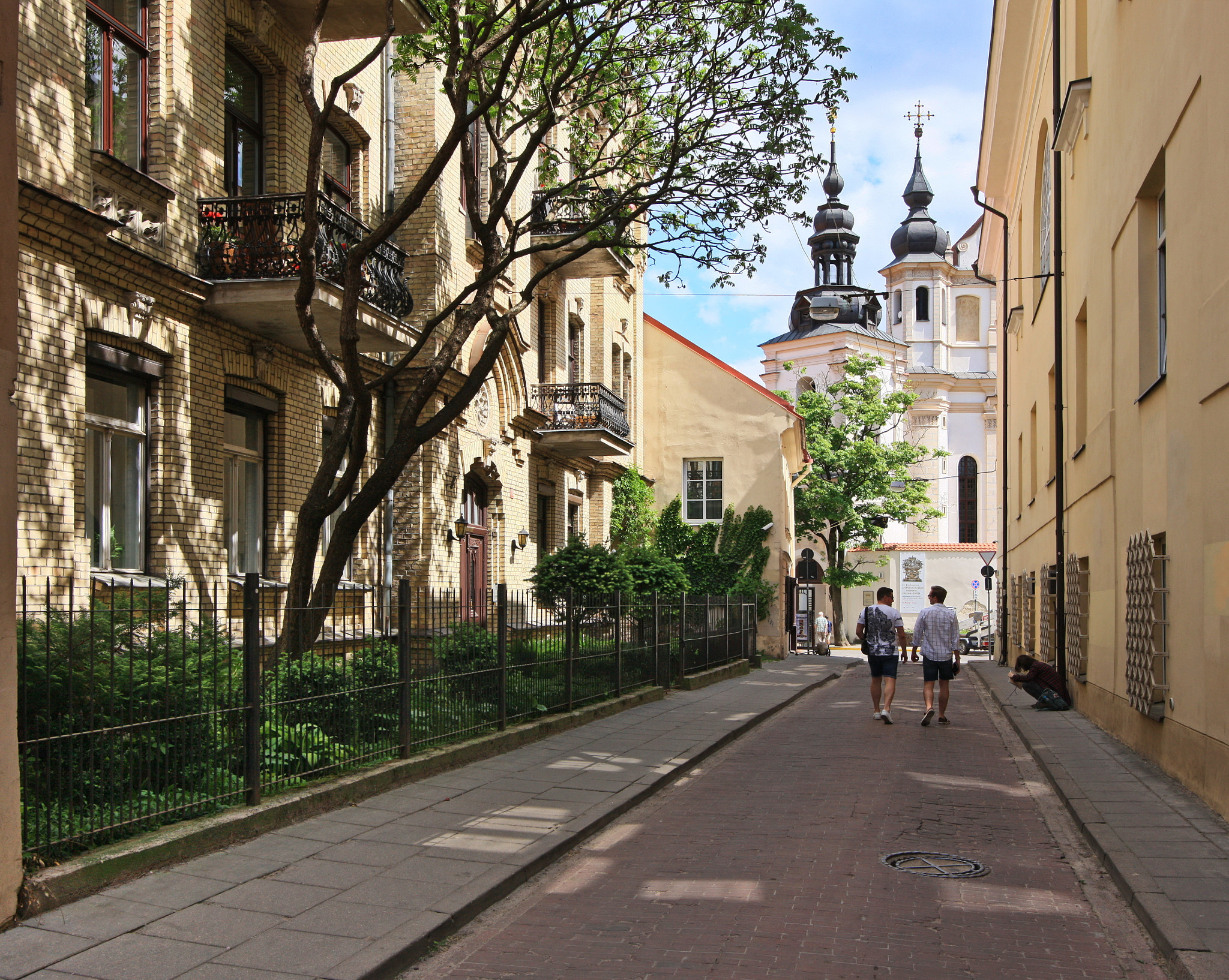 Canon EOS-1Ds Mark III sample photo. Street in the old town photography