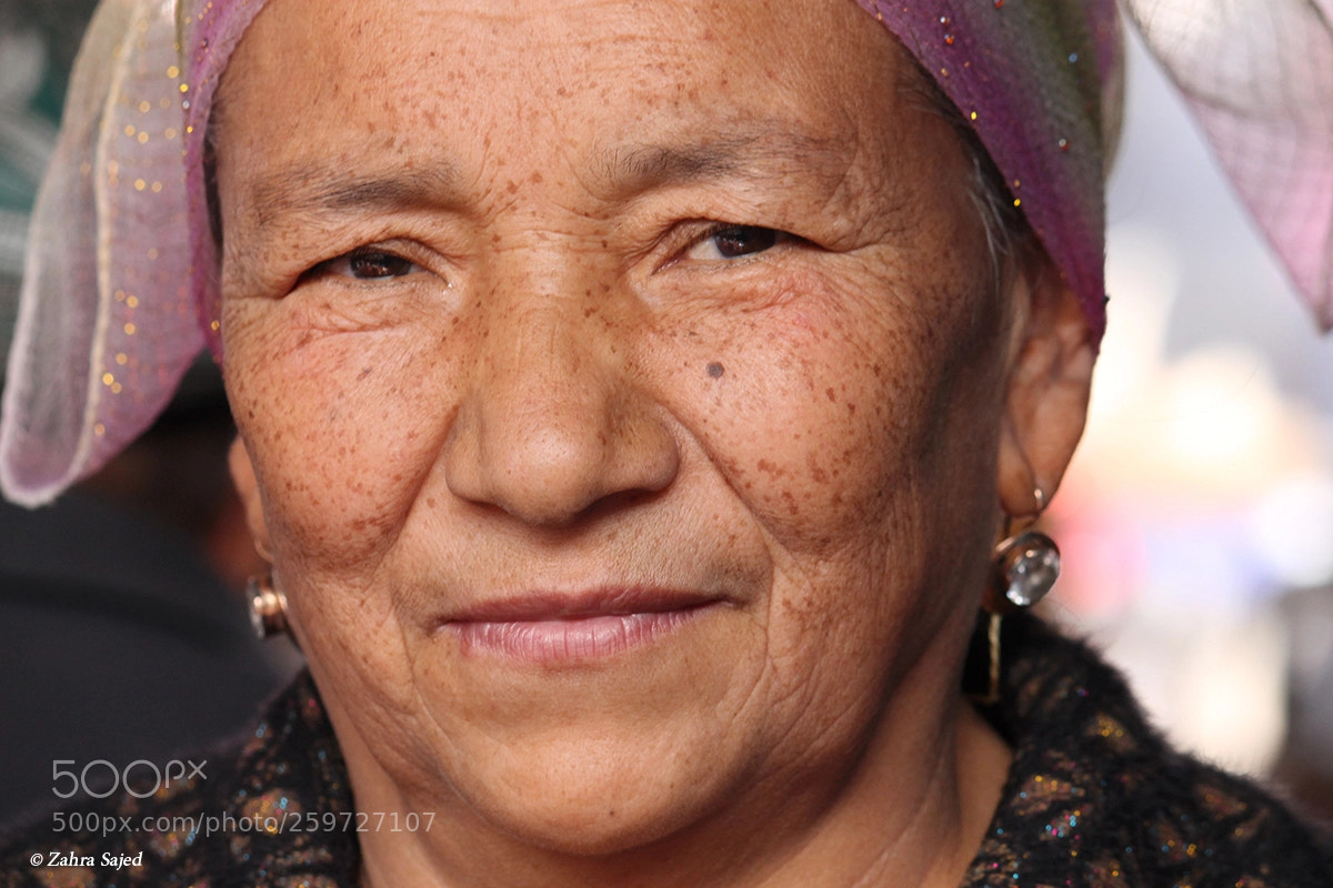 Canon EOS 1100D (EOS Rebel T3 / EOS Kiss X50) sample photo. Beautiful grandma photography