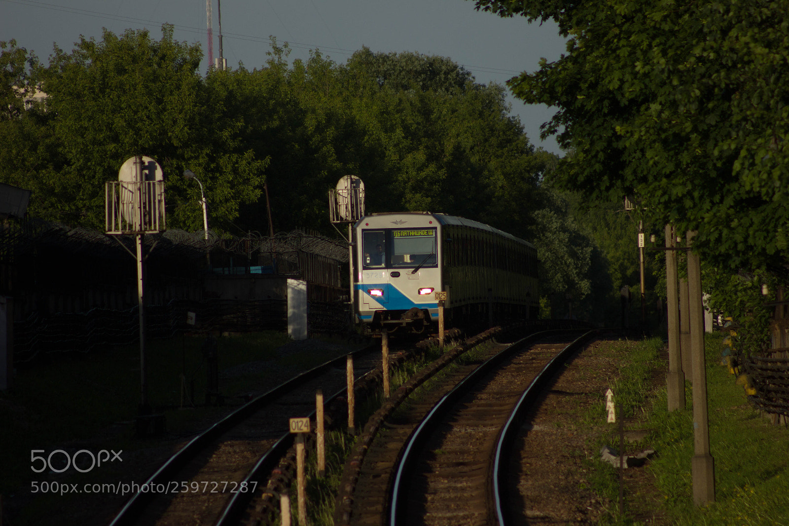 Canon EOS 600D (Rebel EOS T3i / EOS Kiss X5) sample photo. Metro photography