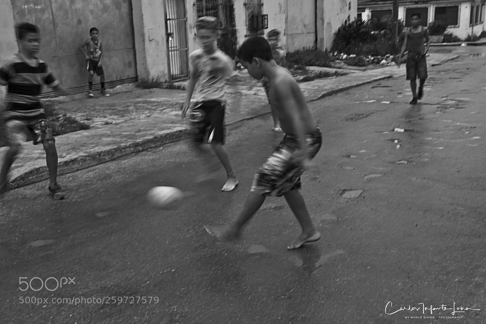 Canon EOS 5D Mark II sample photo. Champion street photography