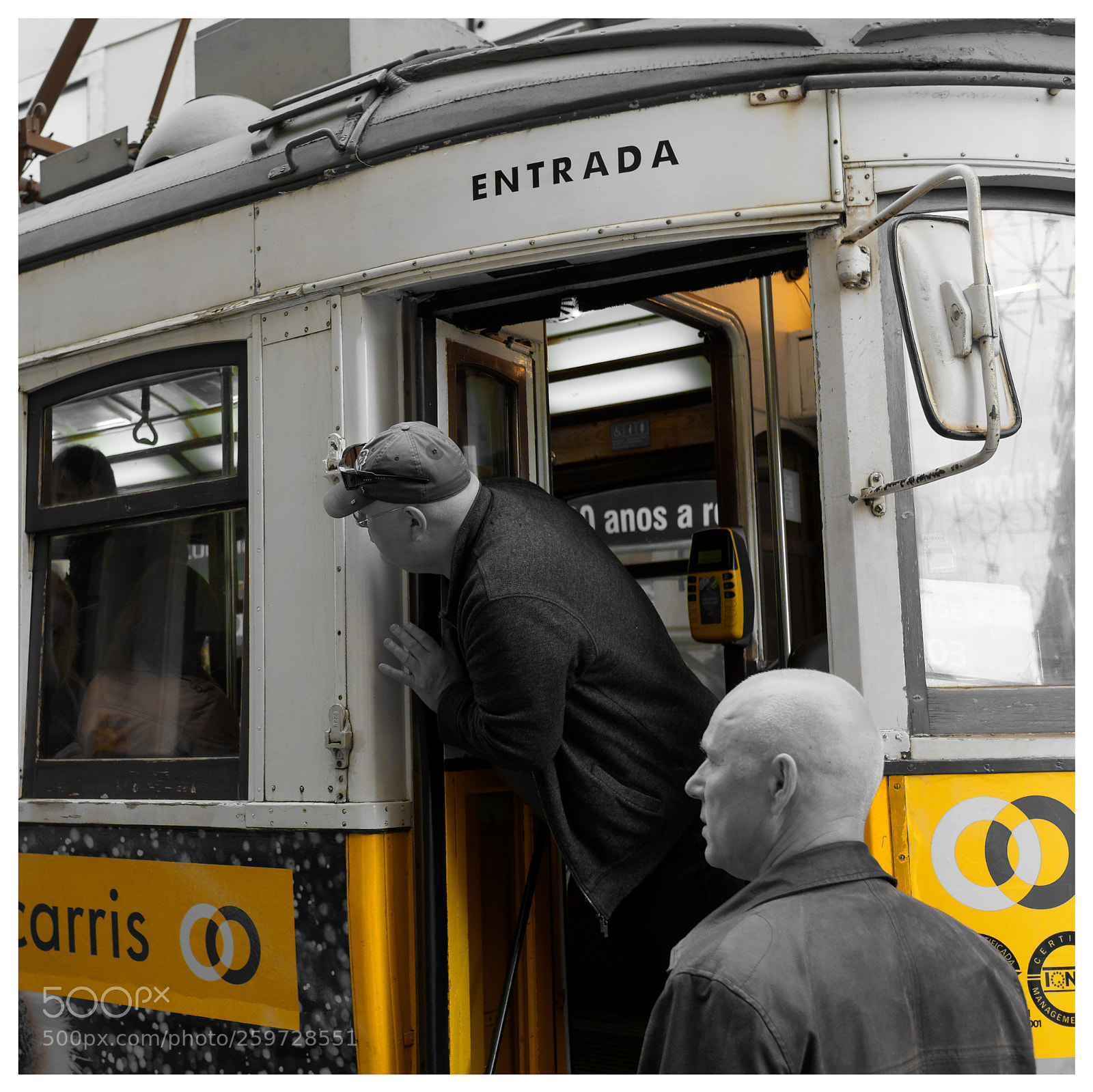 Panasonic Lumix DMC-GX7 sample photo. Tram in lisboa photography