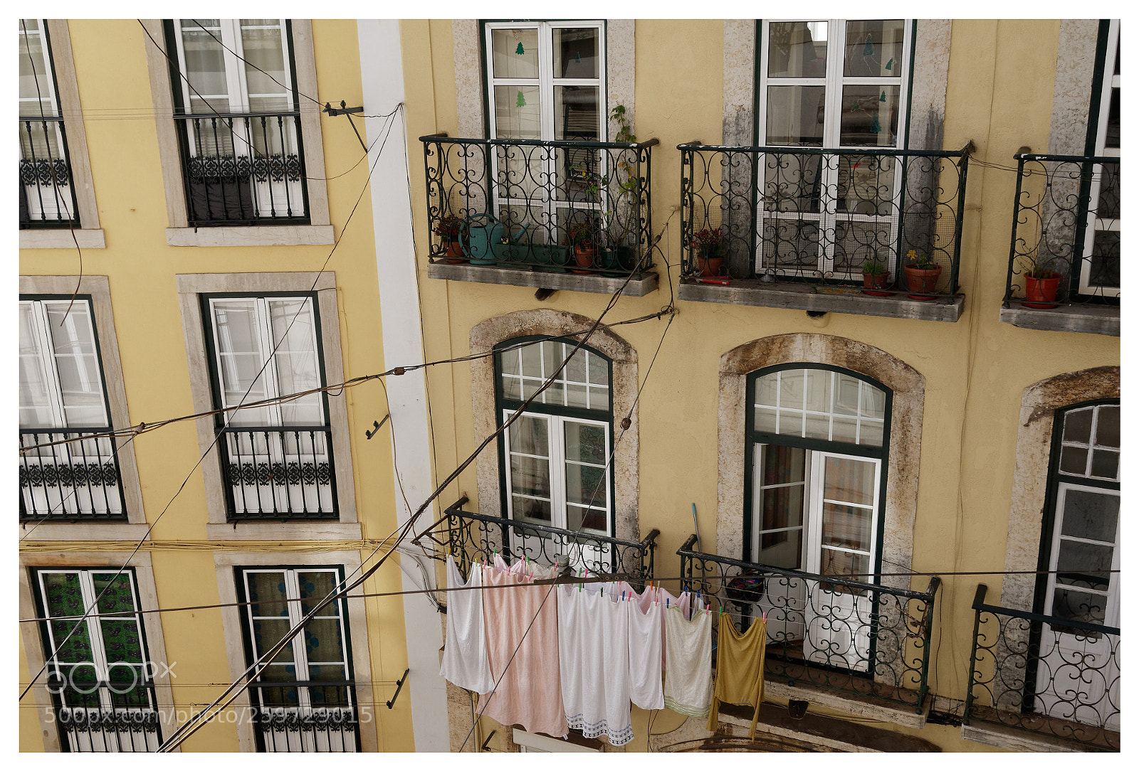 Panasonic Lumix DMC-GX7 sample photo. Lisboa - windows photography