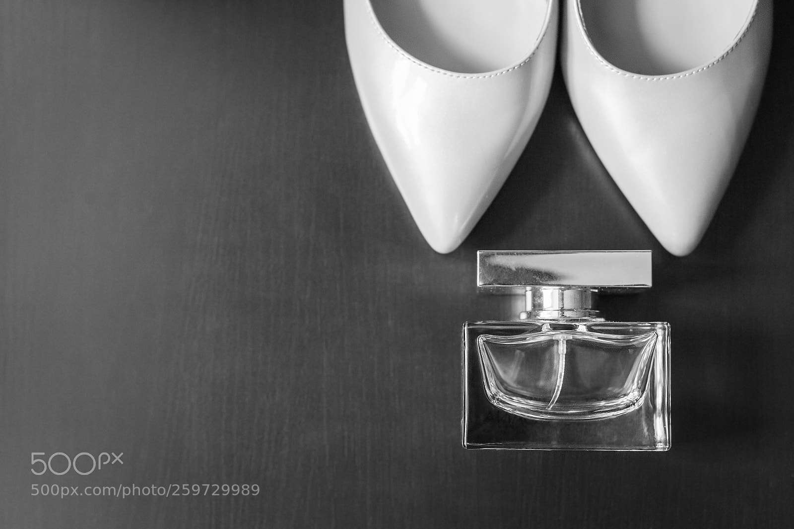 Canon EOS-1D Mark IV sample photo. Luxury perfume near white photography