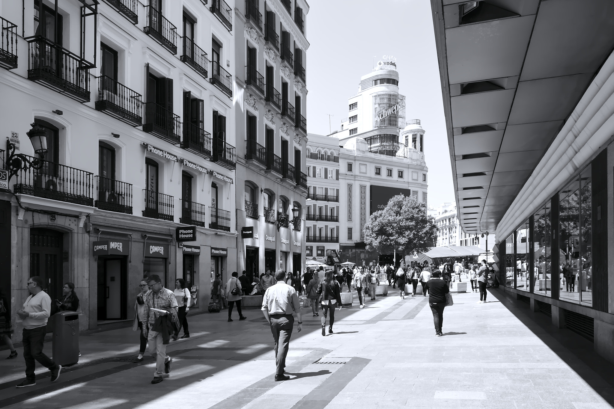 Canon EF-S 18-55mm F3.5-5.6 II sample photo. Street photography in madrid, spain photography