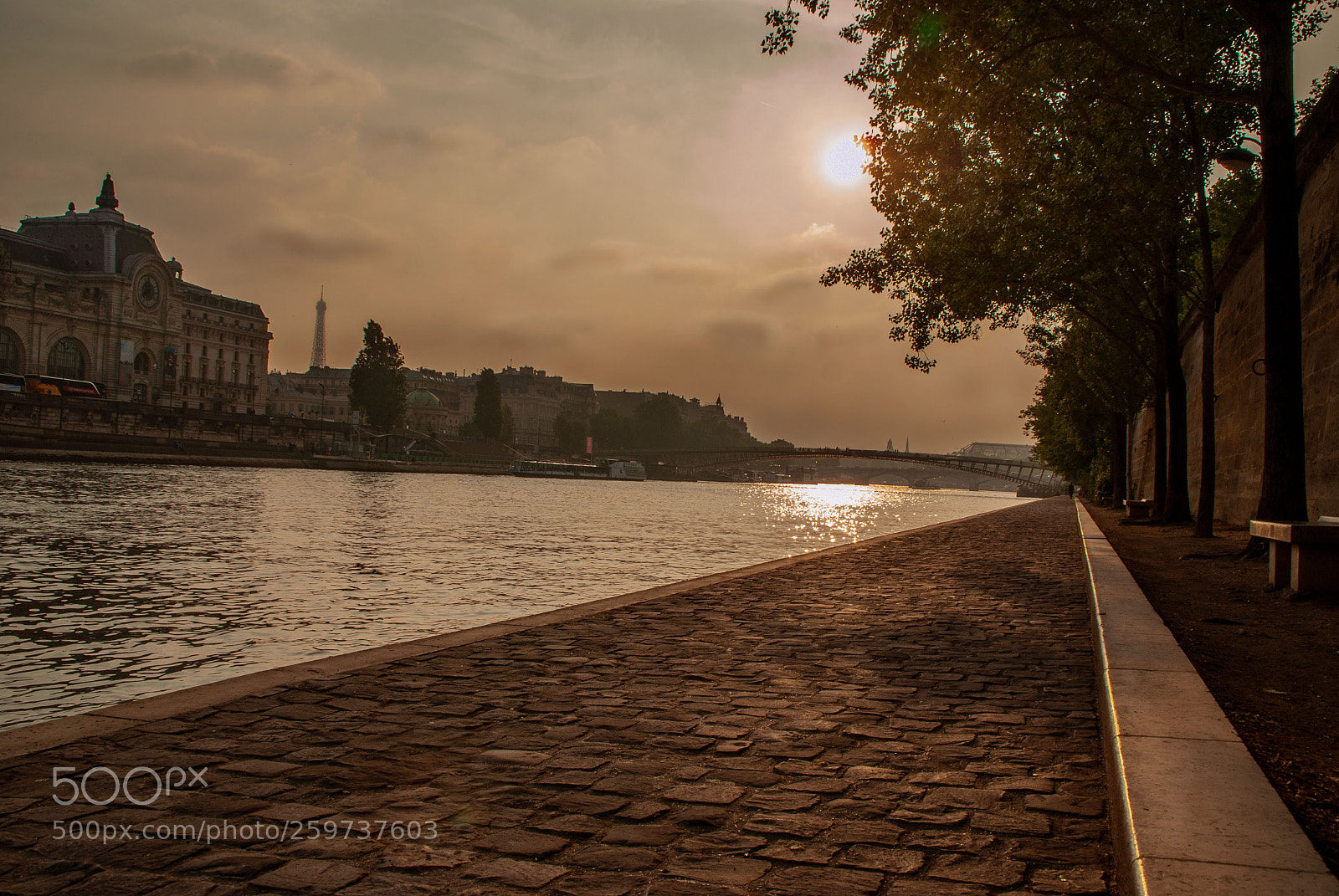 Sony Alpha DSLR-A100 sample photo. Quai de seine photography