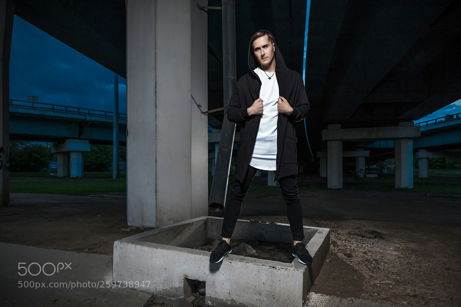 Canon EOS 5D Mark II sample photo. Under bridge photography