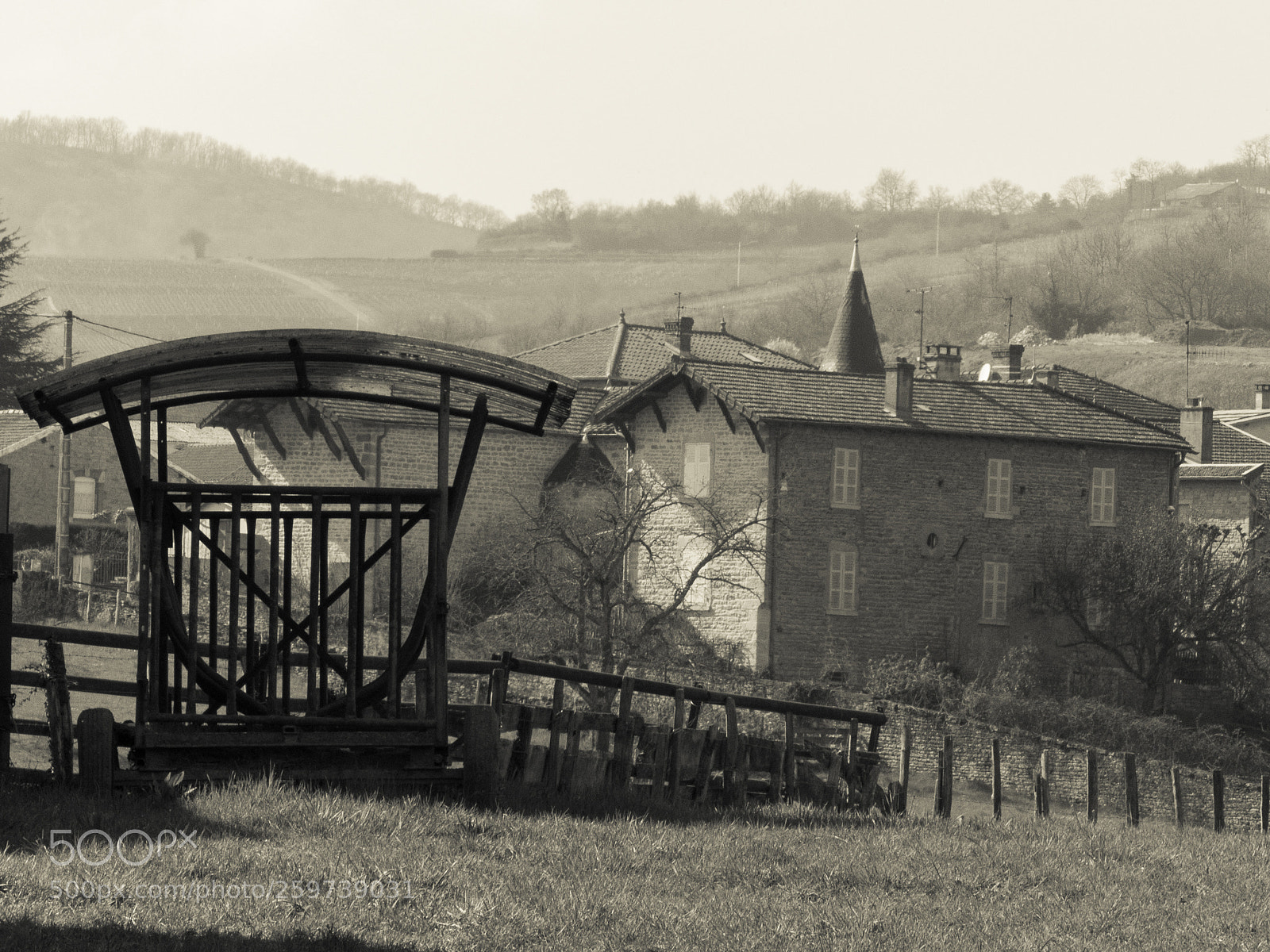 Panasonic Lumix DMC-FZ200 sample photo. Old style farm photography