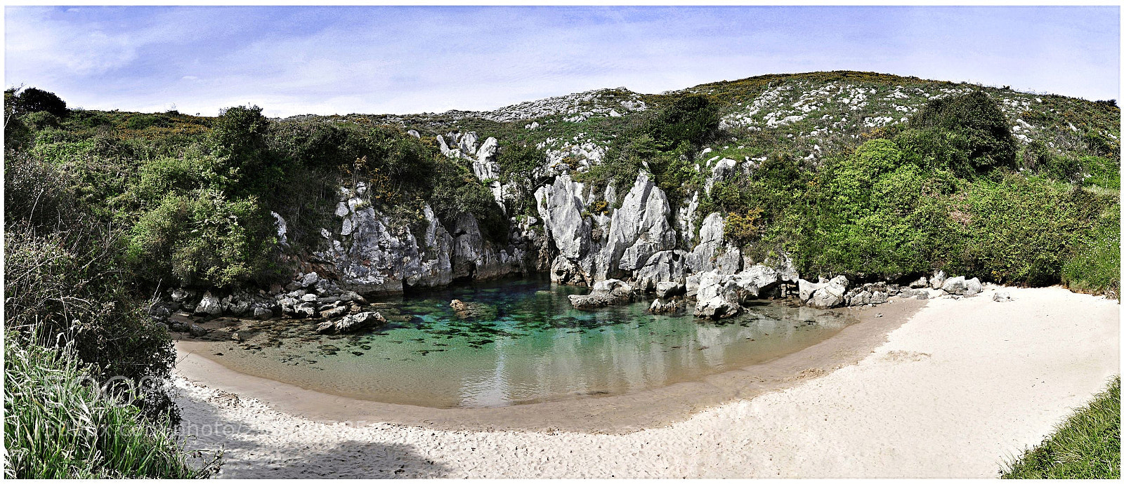 Nikon D5000 sample photo. Playa de gulpiyuri photography