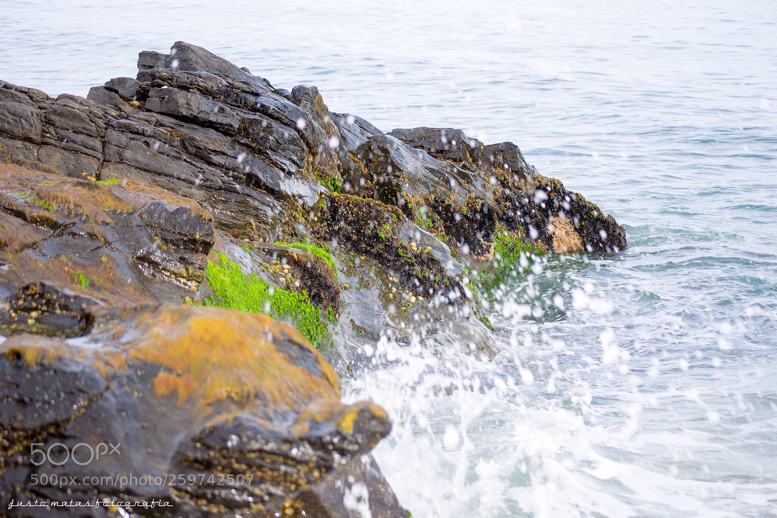 Nikon D3100 sample photo. Rocas y olas. photography