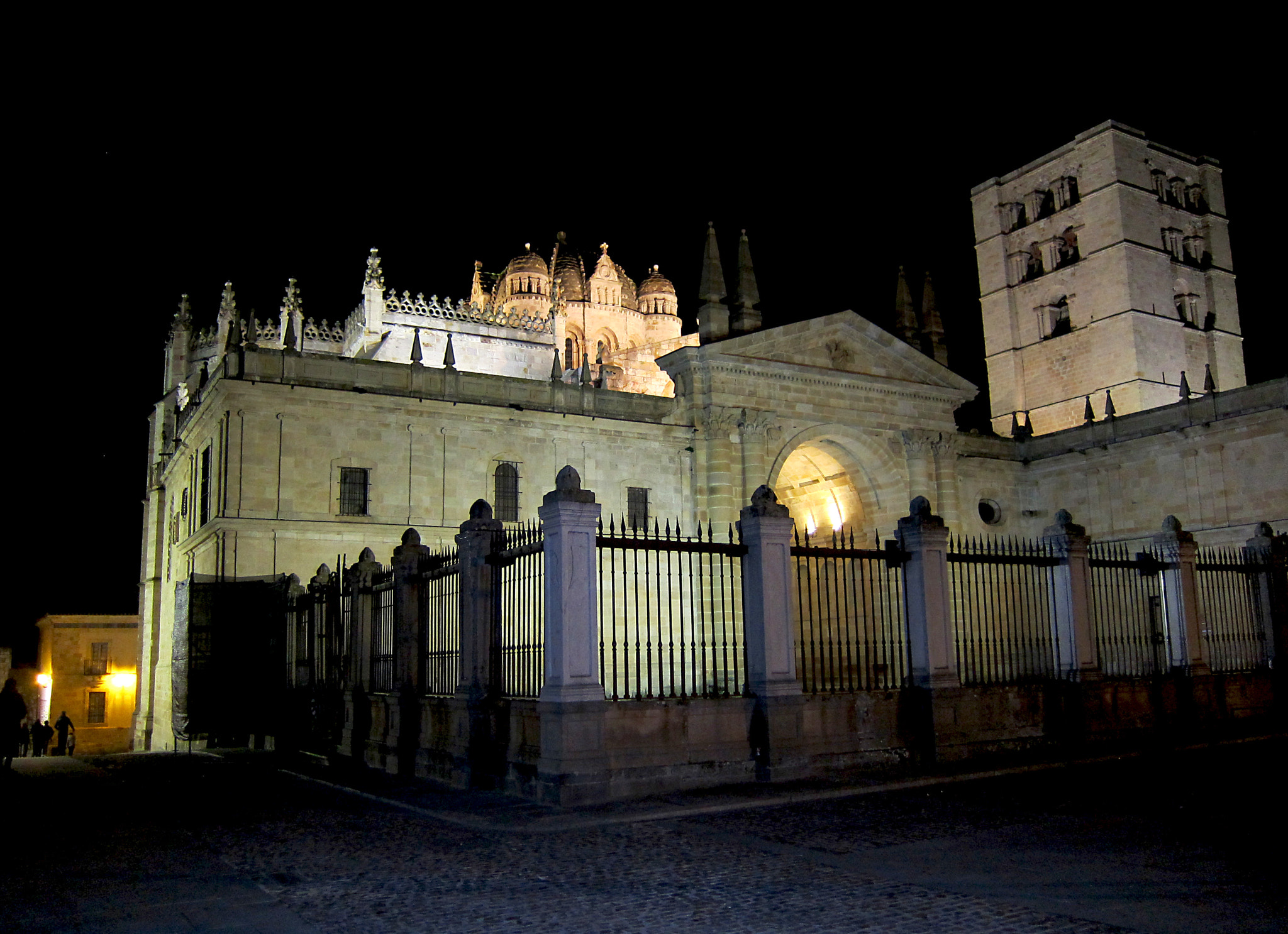 Canon PowerShot S95 sample photo. Catedral de zamora photography