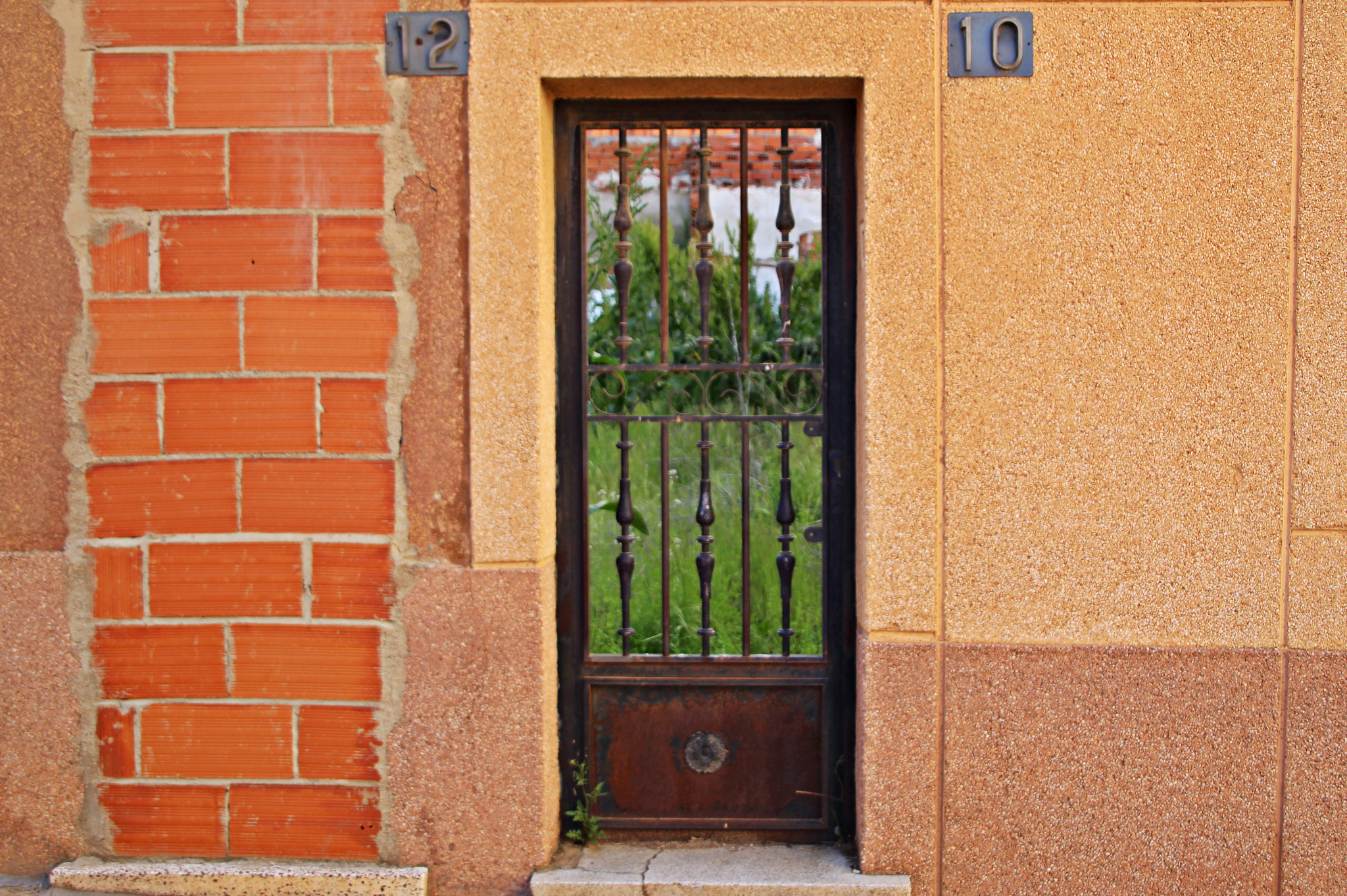 Canon TS-E 90mm F2.8 Tilt-Shift sample photo. Puerta posmoderna photography