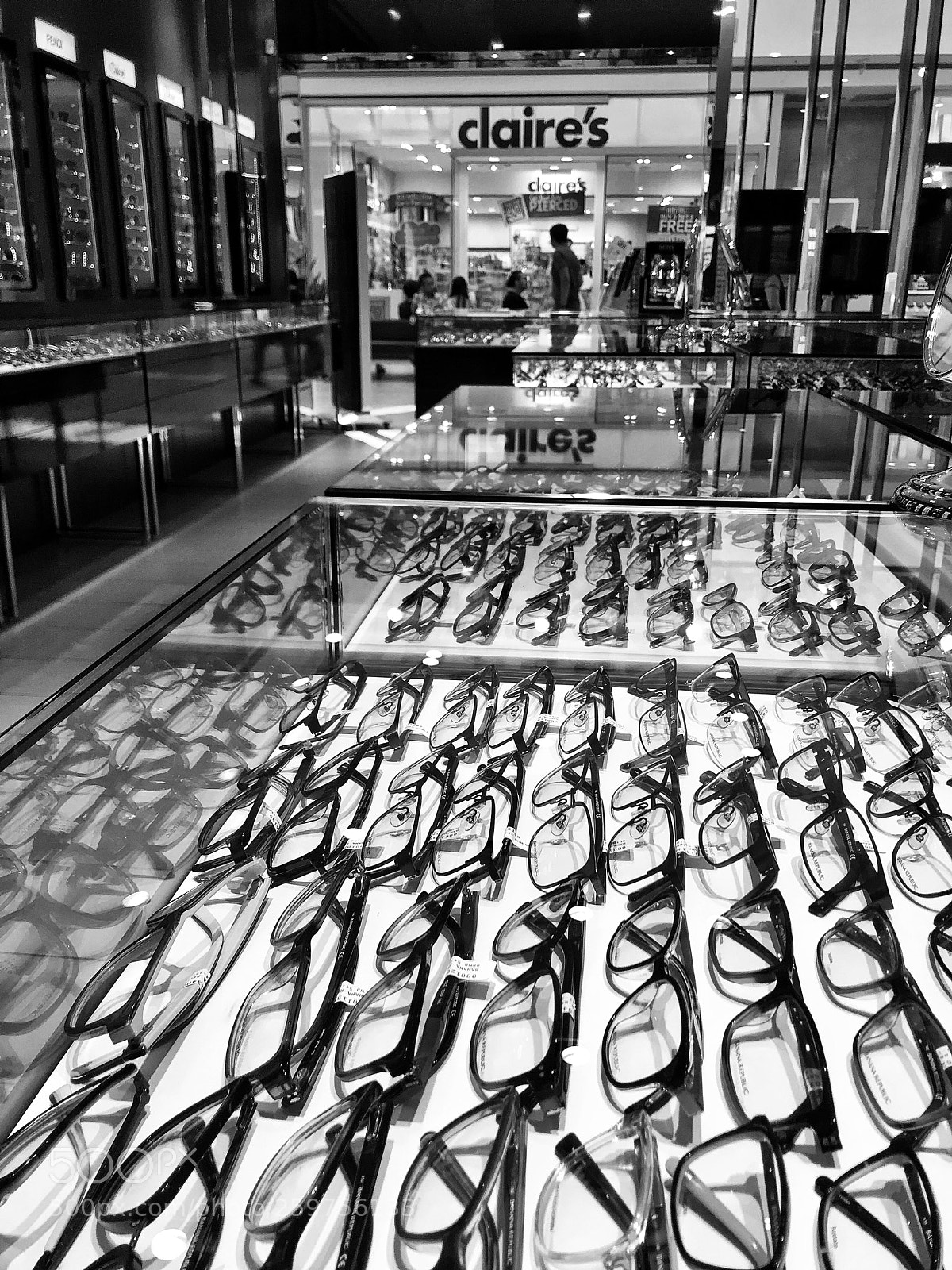 Apple iPhone 7 sample photo. Glasses store photography