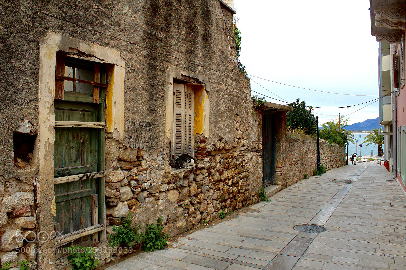Canon EOS 1300D (EOS Rebel T6 / EOS Kiss X80) sample photo. Alley in nafplio photography