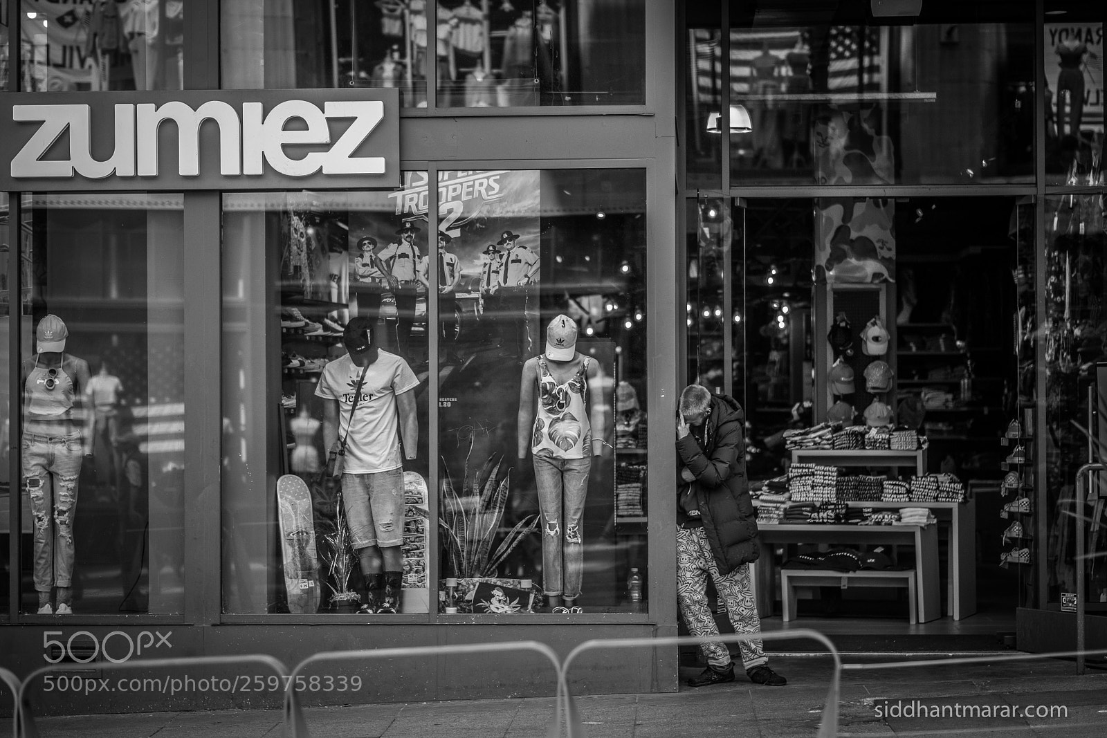 Fujifilm X-T2 sample photo. A shade of black photography